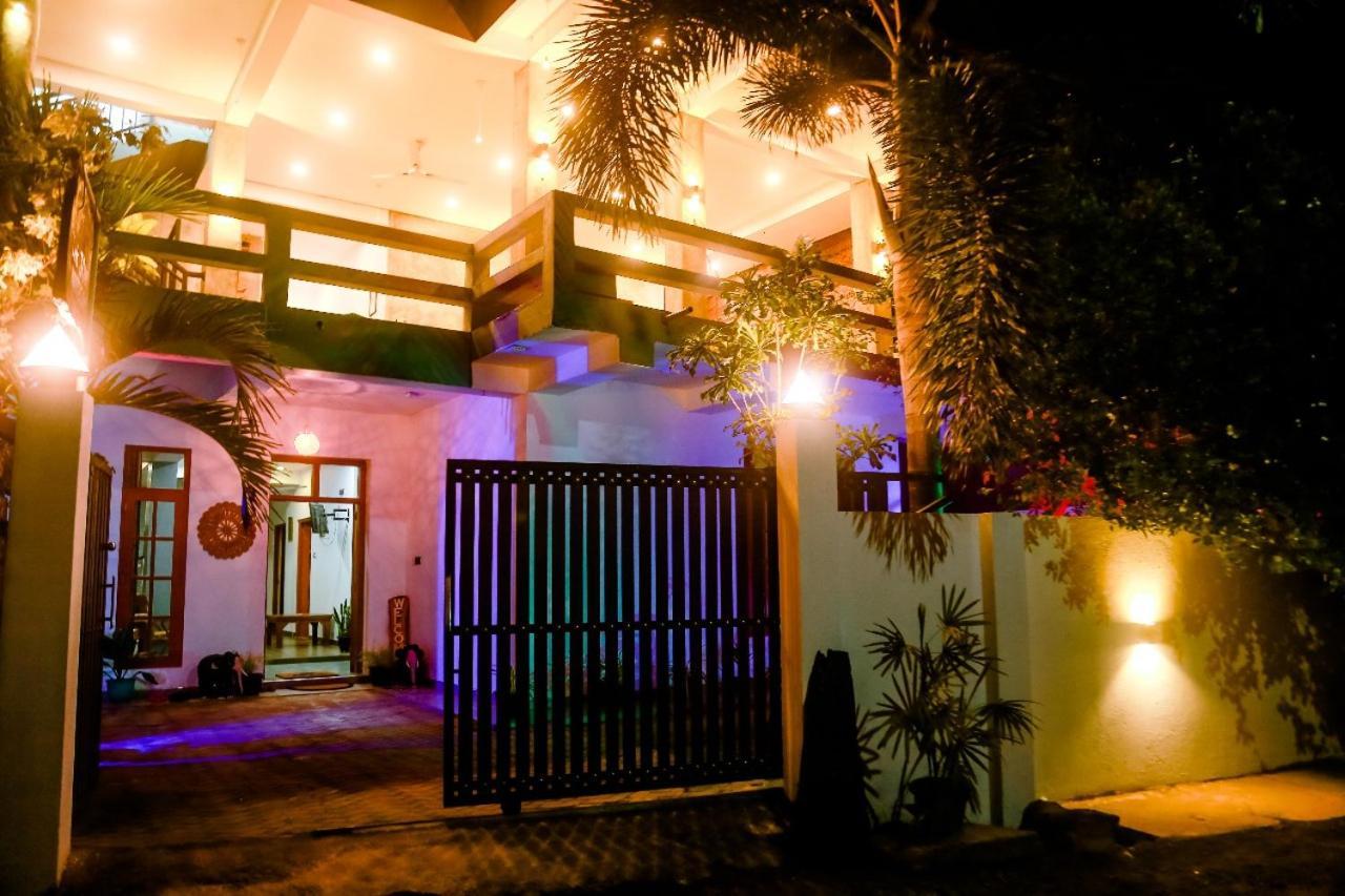 Albergue Costels Mirissa Exterior foto
