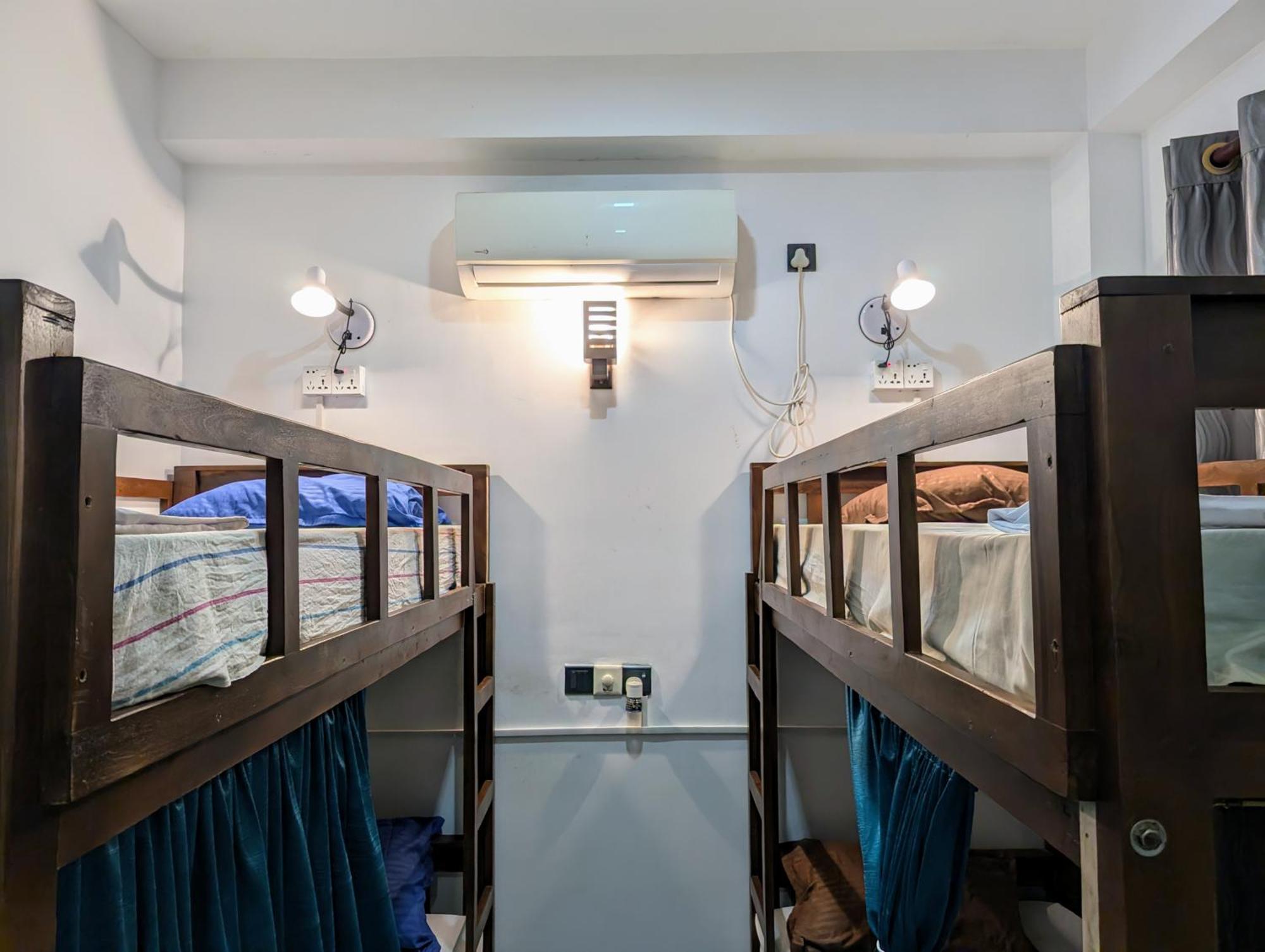 Albergue Costels Mirissa Habitación foto